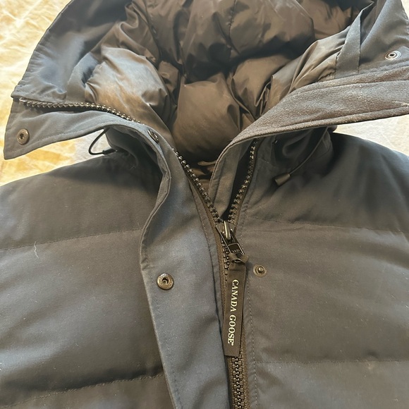 Canada Goose Shelburne Parka, Navy, size L, no fur trim, excellent condition - Picture 9 of 10